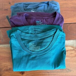 🦊 GAP T-Shirt Bundle - Gray, Green and Burgundy